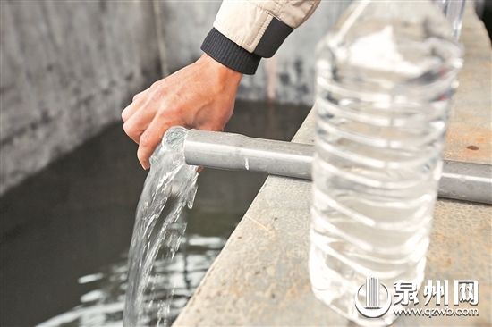 采用“天然有機酸除污降解”，豬糞水可“變”清水，循環沖洗豬舍。
