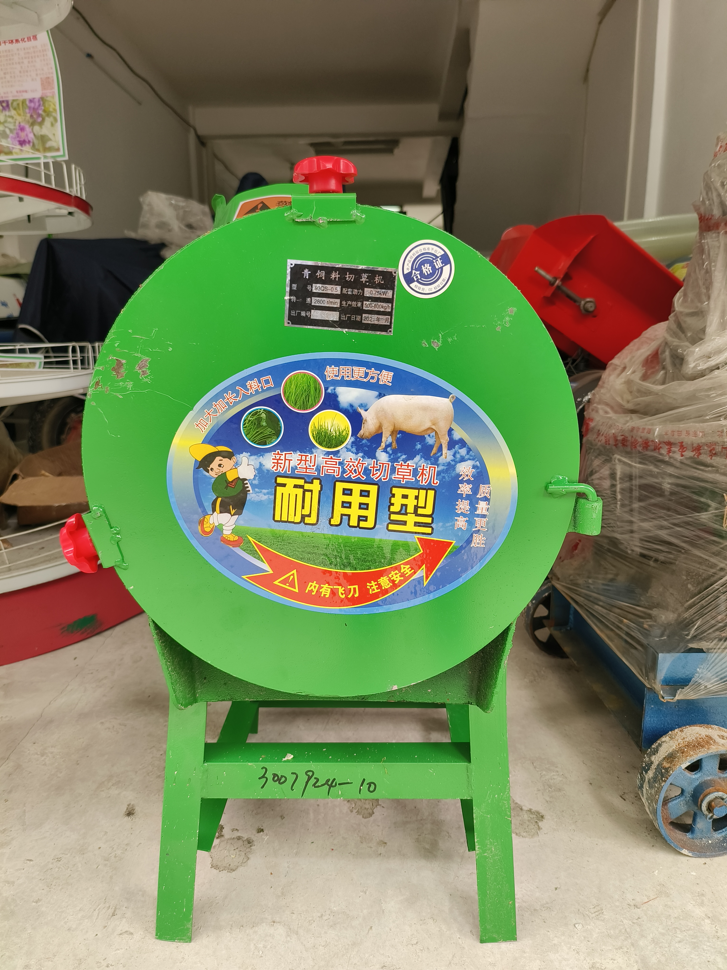 【新產品】你還在忍受傳統(tǒng)鍘草又累又沒有效率？推薦一款更好用的多功能青飼料鍘草粉碎機，220v家用小型電動碎草機豬雞鴨等養(yǎng)殖切草機 雙刀切草機+加大電機